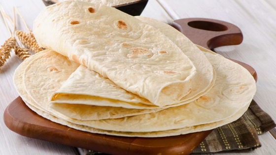 Machine à tortillas commerciales de grande capacité 200 pièces/heure Efficacité Facilité d'utilisation pour les commerciaux