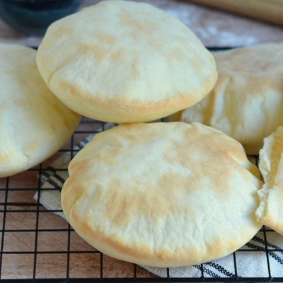Machine à tortillas électrique de taille personnalisée à une rangée pour une production rapide et constante