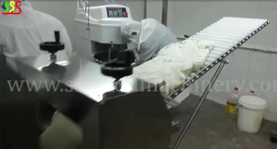 Test des machines fournissent une ligne de production de tortillas comprenant un diamètre de 20 cm à 45 cm et une plage de pression de 0,8 à 1 MPa pour la production de tortillas