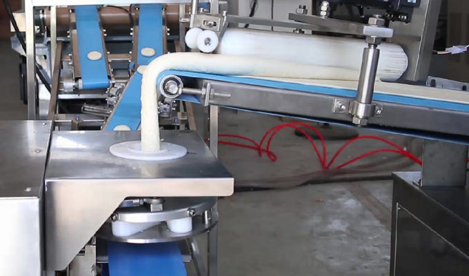 Machine à tortillas à haute vitesse à faible consommation d'énergie de 2000 pièces par heure 6