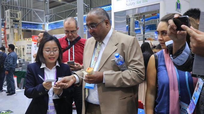 Machine à tortillas à haute vitesse à faible consommation d'énergie de 2000 pièces par heure 15